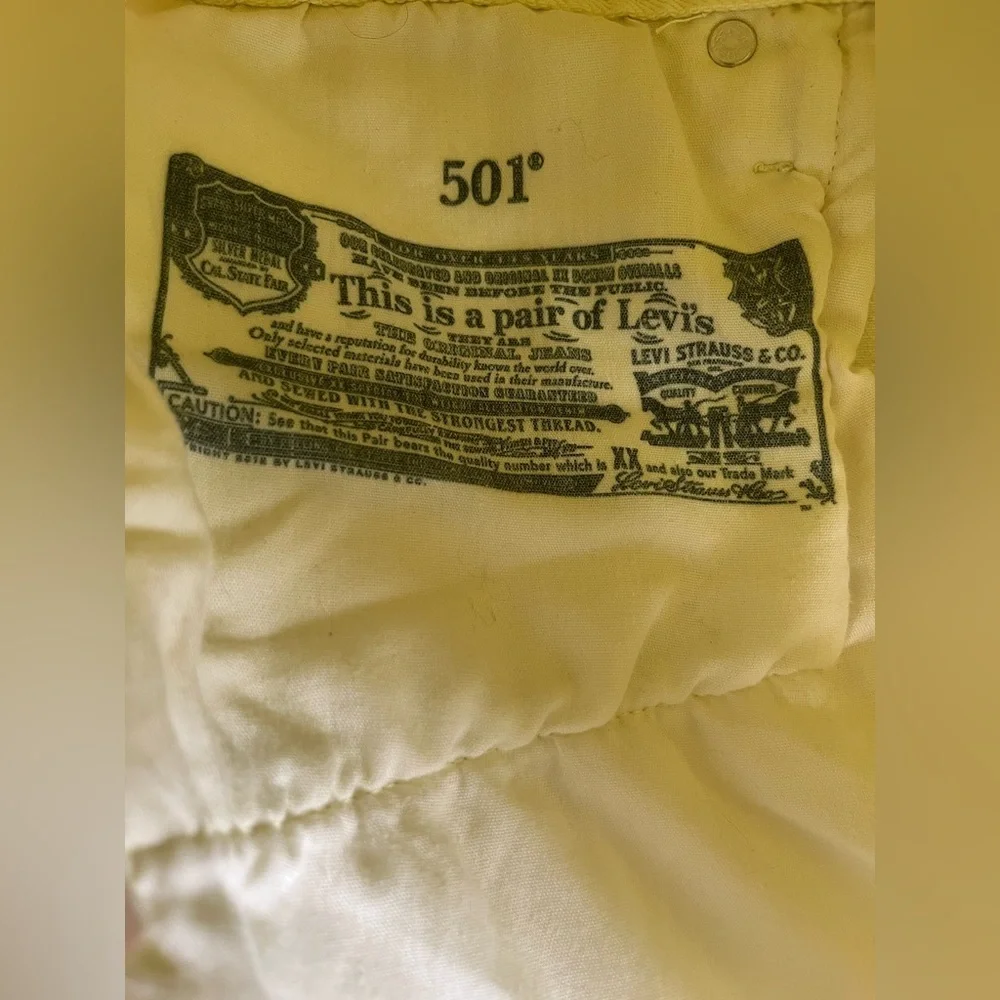 Yellow 501 Levi Frayed Hem Women Shorts